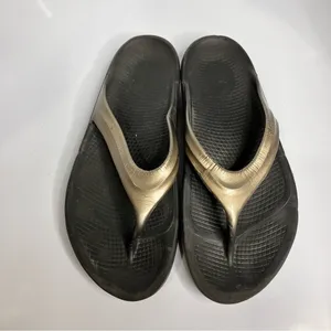 Oofos oolala sandals size 11‎ gold black thumbnail 2