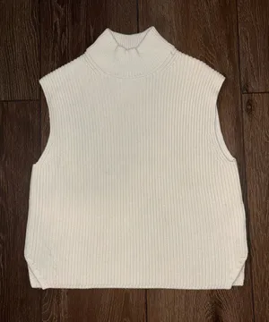 Abercrombie Sleeveless Sweater top thumbnail 1