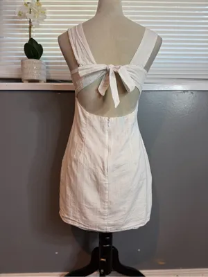 Square-Neck White Mini Dress with Wide Straps thumbnail 7