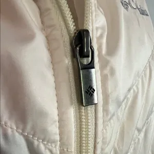 Columbia Women's Ivory Quilted Insulated Vest thumbnail 5