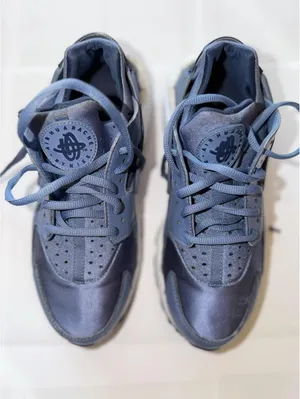 Size 8 US Women’s huarache - navy blue And White thumbnail 2