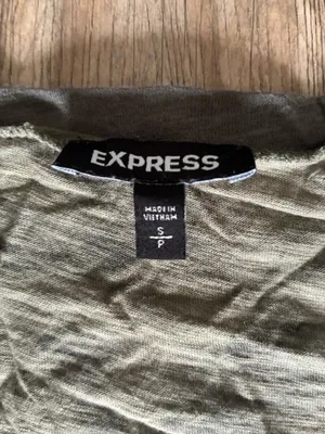 Express Olive & Dark Green Camo V-Neck Ruched Side Tee thumbnail 2