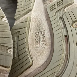 Brooks Gray & White Adrenaline GTS 22 Supportive Running Shoe Women's Size 8.5 thumbnail 9