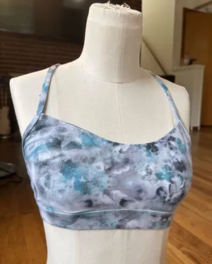 Lululemon Flow Y Bra Size 4 Blue Grey‎ Watercolor Tie Dye Racerback Sports Bra thumbnail 1