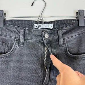 Zara High Rise Straight Leg Raw Hem Jeans Faded Black Size‎ 2 thumbnail 6