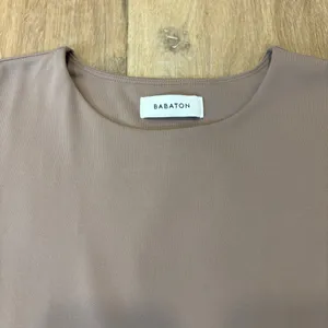 🌟Babaton🌟 Contour Knit Crop Top Tee Short Sleeve Crewneck Brown Sz S thumbnail 3