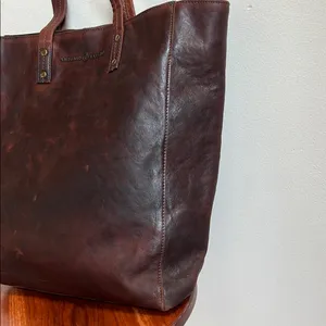 Antonio Valeria is a former Spacious Brown Leather Tote with Minimalist Design thumbnail 4