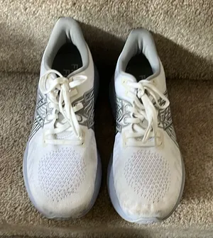 New Balance white sneakers size 8. thumbnail 1