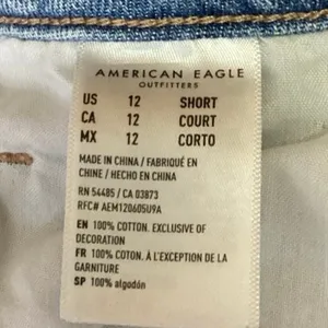 American Eagle Blue Light Wash Distressed Stretch Cropped Straight Jeans Size 12 thumbnail 5