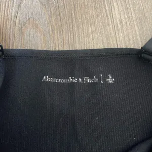 Abercrombie & Fitch Crop Top thumbnail 2
