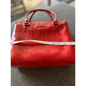 Kate Spade New York Red Patent Leather Heart Embossed Tote Bag Handbag **seedesc thumbnail 6