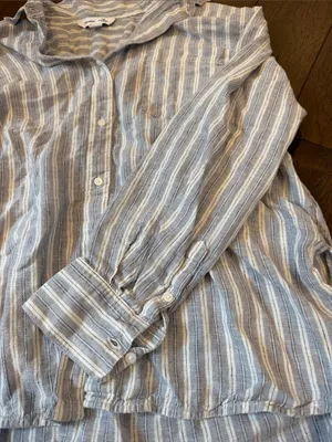 Old Navy The Boyfriend Shirt in Blue & White Button-Down Large - C73-040 thumbnail 4