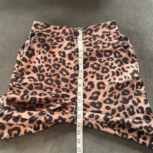 Women’s Lightweight Leopard Print 2 Piece Pant Suit Set Size M NEW thumbnail 11