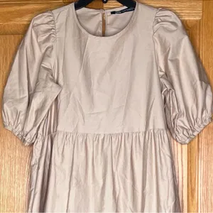 ZARA Asymmetric Puff Sleeve Tiered Cotton Poplin Midi Dress‎ in Camel Size XS thumbnail 13