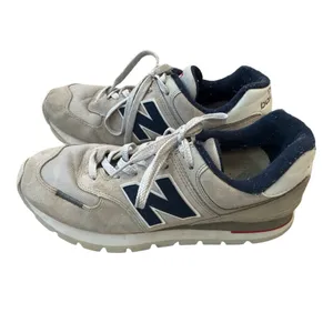 Women's New Balance 574 Grey Navy Lace-Up Athletic Sneakers thumbnail 2