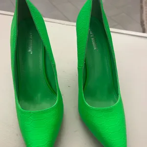 Stilettos Elegant Green Stiletto Heels 10 M Like NEW thumbnail 3