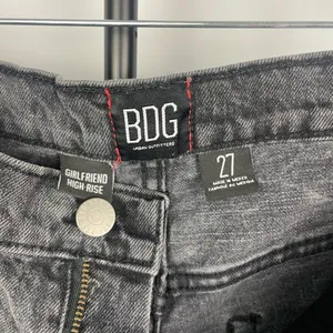 Urban Outfitters BDG Distressed Washed‎ Black Girlfriend High Rise Denim Shorts thumbnail 5