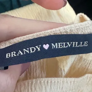 Brandy Melville Cream Sleeveless Lightweight Tank Top Shirt‎ Summer Casual thumbnail 3