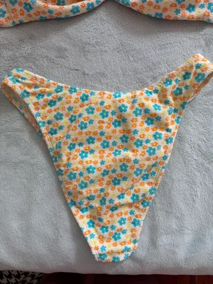 Dippin Daisy Bikini NWT Size M thumbnail 7