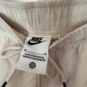 Nike‎ Tan Loose Fit Mid Rise Windbreaker Crops Size 1X thumbnail 10