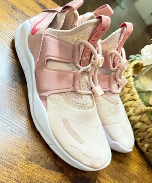 Nike Women Sneakers Shoes thumbnail 1