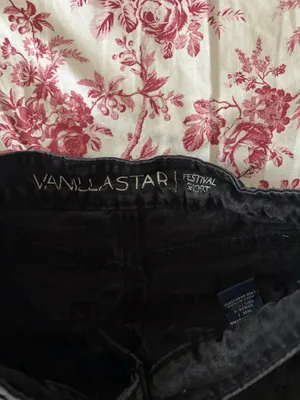 black jean shorts Size M thumbnail 4
