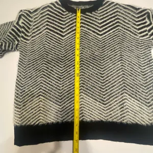 100% Acrylic Sweater. Womens. Small. Black & White Chevron. Fluffy Soft Texture. thumbnail 8