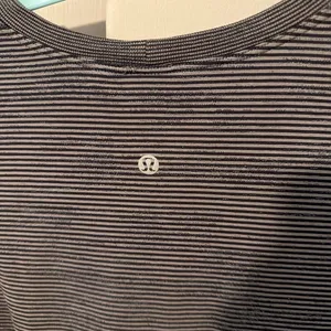 lululemon shirt  thumbnail 2