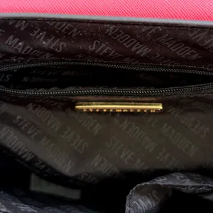 Steve Madden Pink Melodie Crossbody Bag Gold SM Logo Flap Messenger Purse 9"x7"‎ thumbnail 10