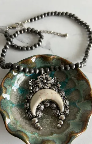 Faux pearl Necklace thumbnail 1