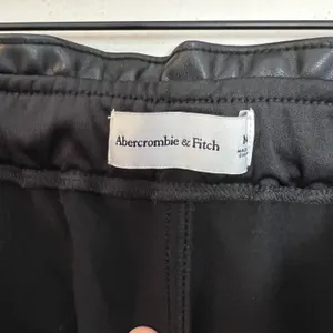 ABERCROMBIE- Vegan Faux Leather Sunday Jogger Pants Pull On Paper-Bag Waist thumbnail 5