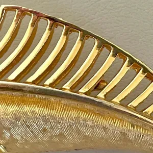 Vintage gold tone brooch thumbnail 8