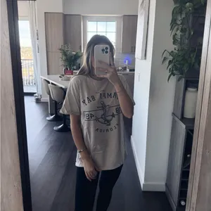 Target Beige Tampa Bay Graphic T-Shirt (Size Small) thumbnail 2