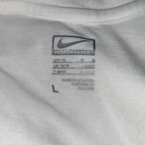 Nike t-shirt thumbnail 4