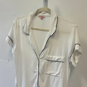 Eberjey Gisele Short Sleeve Pajama Top White Navy Piping Modal Size Medium thumbnail 3