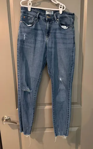 Levi’s Mid Rise Skinny Jean thumbnail 1