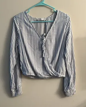 Hollister Coastal Striped Stripe Long Sleeve‎ Cross Over Crop Top Women's Size S thumbnail 1