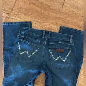 Wrangler Mae Boot Cut Jeans Women’s 32x30 Denim Mid Rise Medium Wash Western thumbnail 3