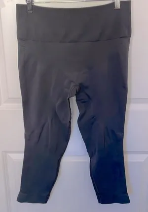 Lululemon Grey Crop Seamless Leggings 12 Activewear Workout thumbnail 1