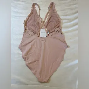 Forever 21 Blush Lace Bodysuit‎ Size Large thumbnail 3