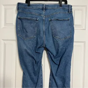 Old Navy Curvy High-Waisted O.G. Straight Ripped Jeans thumbnail 4
