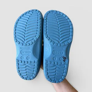 Crocs Despicable Me Minions Classic Clog Blue Yellow M8/W10 Novelty NWT thumbnail 5