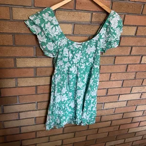 Billabong Enchant Me Ruffle Sleeves Floral Print Plunge Mini Dress Size Large thumbnail 6