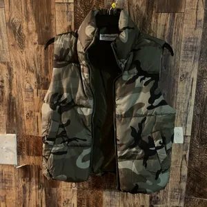 No Boundaries New Women's Camouflage Puffer Vest Winter Sleeveless Cropped Outerwear Puffer thumbnail 3
