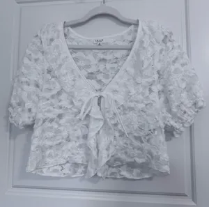 Le Lis White Floral Lace Tie Front Crop Top thumbnail 1