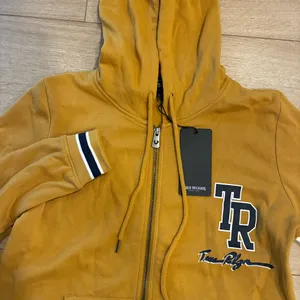 NWT True Religion Women’s Collegiate Zip Up Hoodie Yellow Size L thumbnail 1