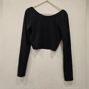 Lululemon Arise Cropped Long Sleeve Black PTP 17" thumbnail 3