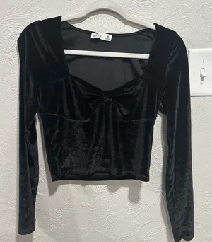 Hollister velvet long sleeve sweetheart top size medium thumbnail 1