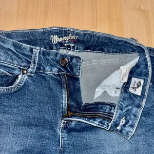 Wrangler Women's Retro Mae Bootcut Jeans thumbnail 3