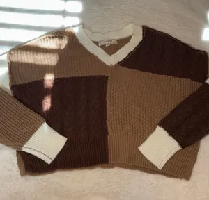 No Comment NY LA Colorblock V-Neck Cable & Rib Knit Sweater thumbnail 1